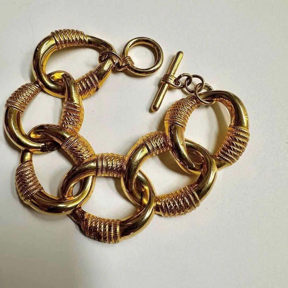 Gold tone vintage chain link bracelet